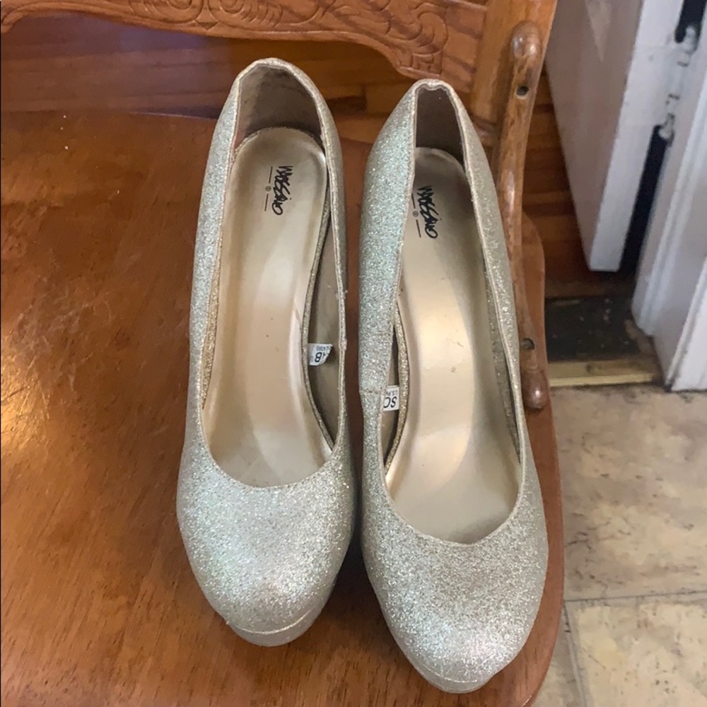 Heels - Picture 3 of 3
